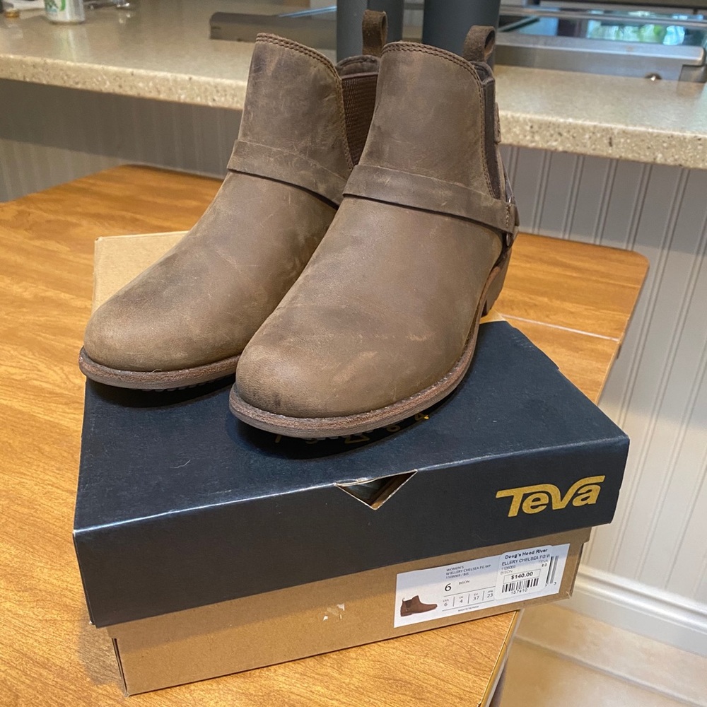 TEVA Waterproof Ellery Chelsea Boot - new w/ box!